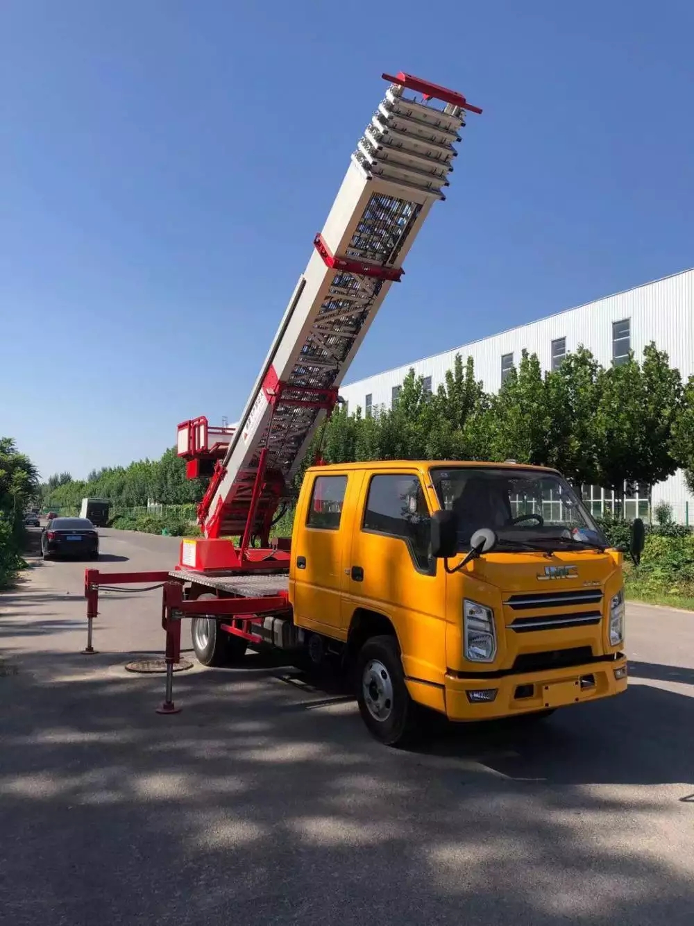 开阳附近的云梯车出租服务：轻松解决高空作业需求